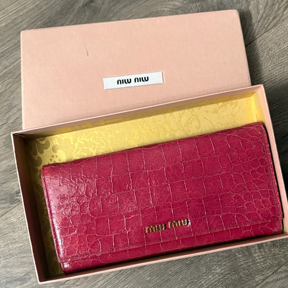 Miu Miu Pink Crocodile-Embossed Leather Wallet